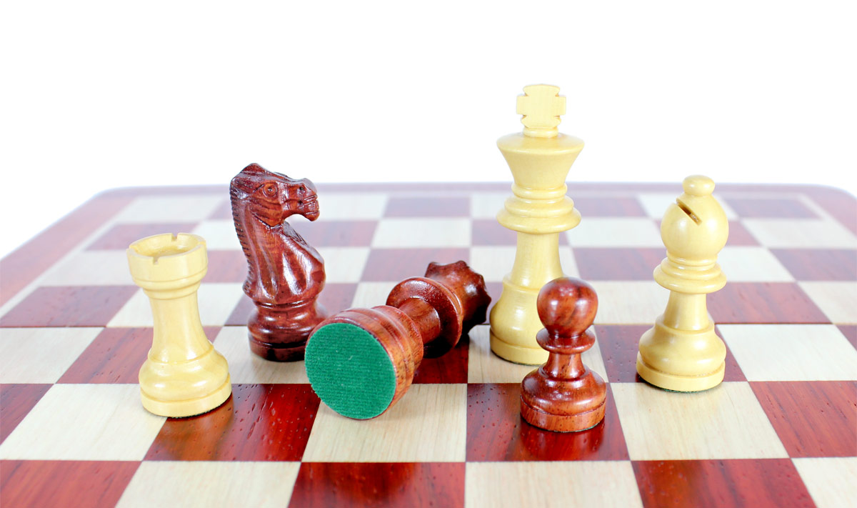All chess pieces have felted bottom. The weight of the chess set is 2.45 lbs (1.1 kg)